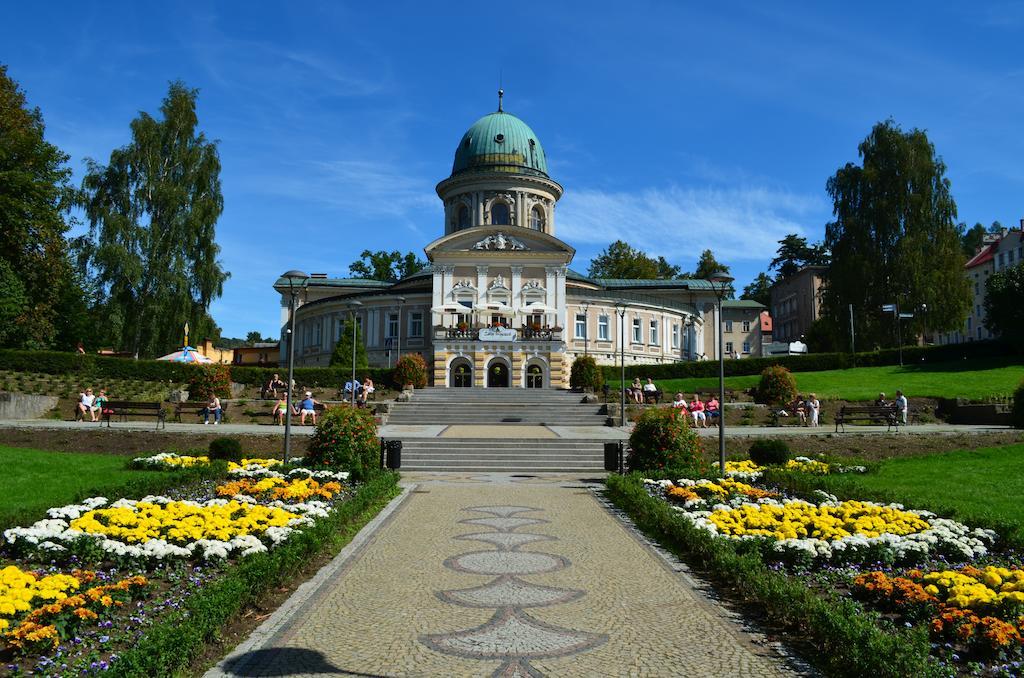 Zdroj Wojciech Aparthotel Ladek-Zdroj Exterior photo